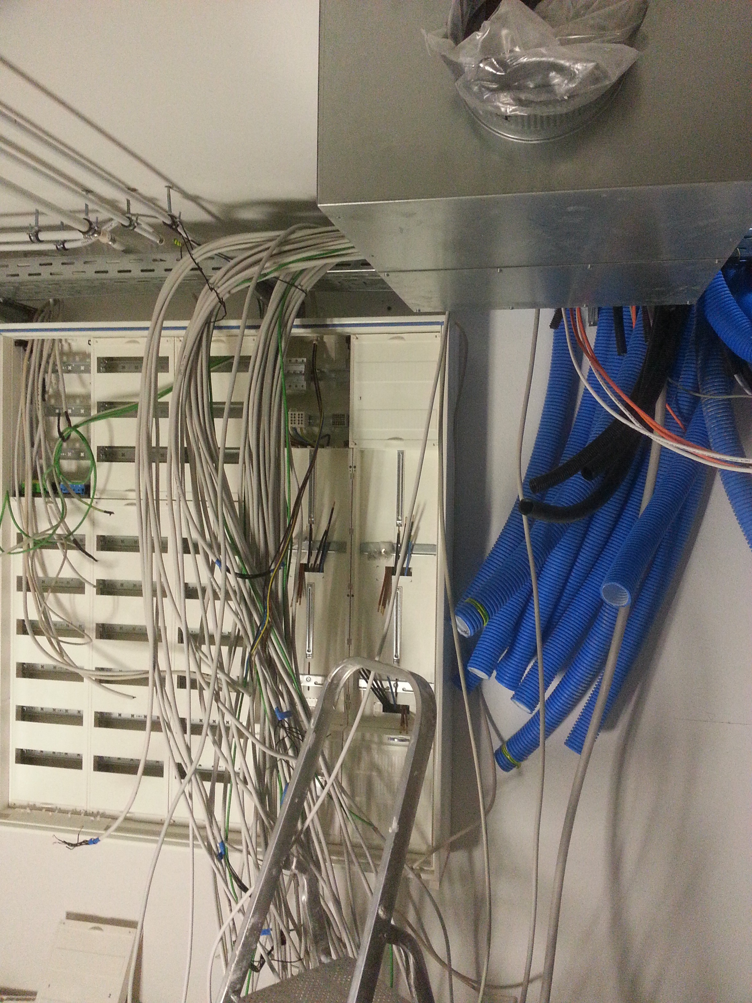 Styropor für Estrich verlegt und die Elektroinstallation | unser